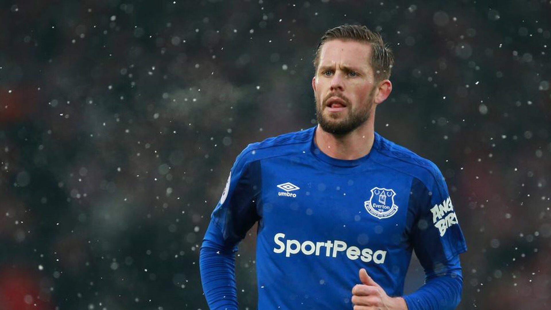 赛道与绿茵场的双重逆转，当F1引擎在摩洛哥街头轰鸣